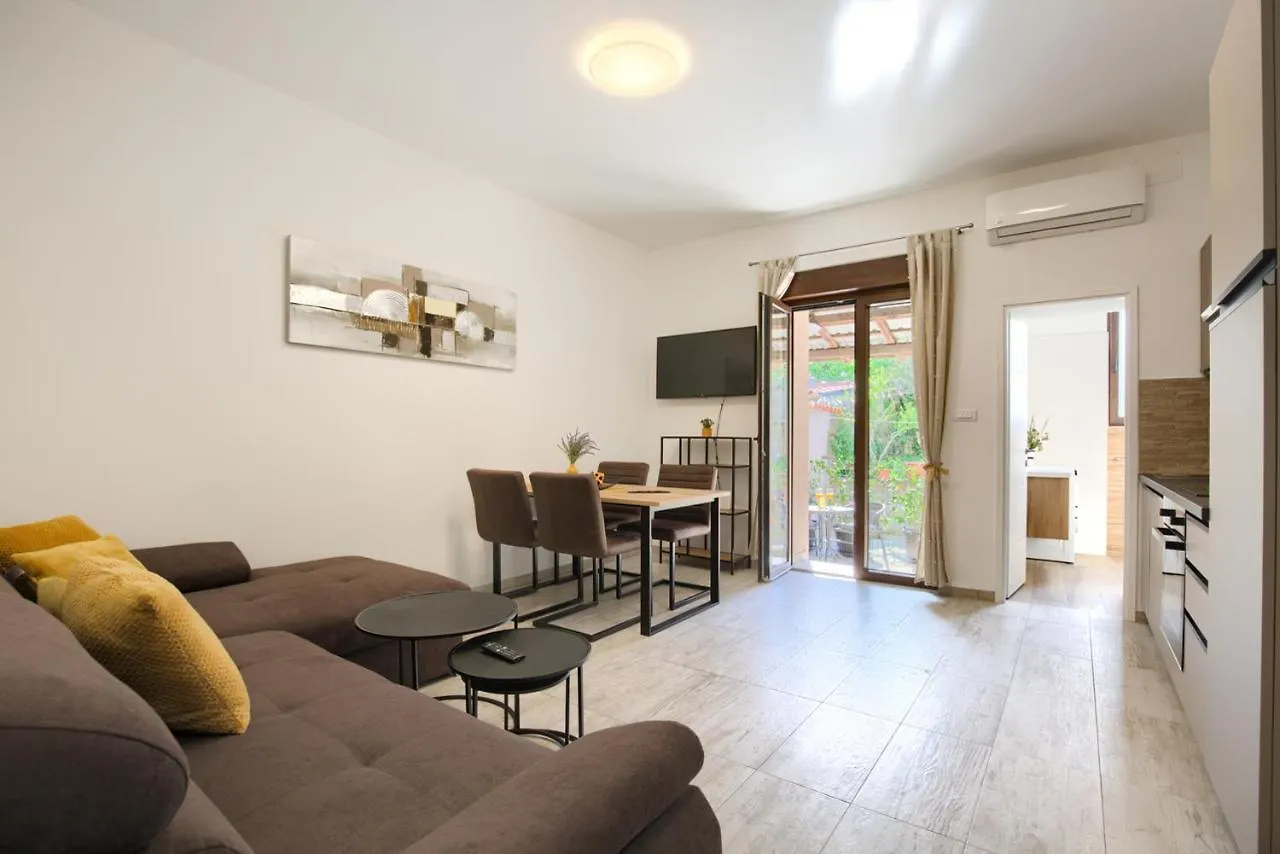 Amphitheater 3+2 Modern Apartment With Terrace, Wifi, Netflix Pula 0*,  Croatia